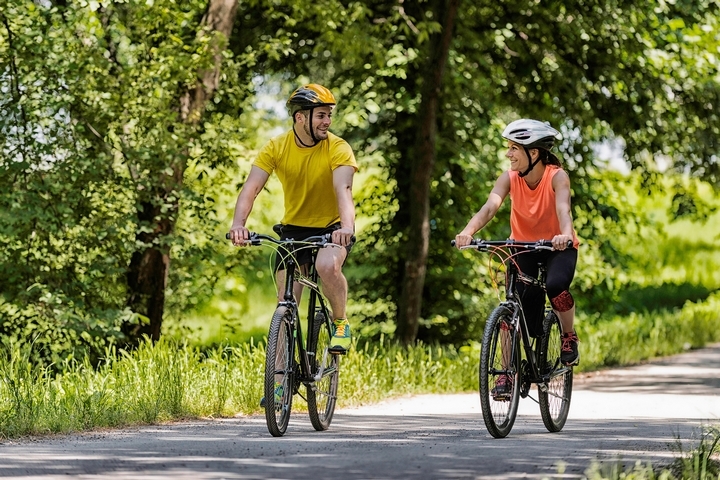 Triathlon bicycles are the types of bicycles that features a forward bullhorn-shaped handlebar and aero bar.