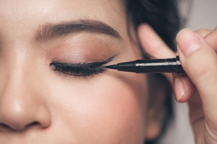 8 Ways to Stop Eyeliner From Smudging on Upper Eyelid