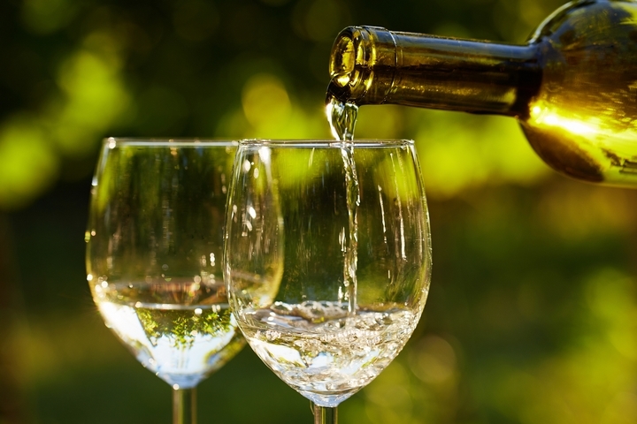 5 Ideal Situations For Drinking White Wine