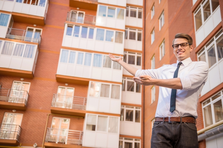 9 Pros and Cons of Being a Real Estate Agent