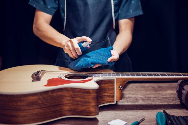 Tips for Using Nitrocellulose Lacquer on Guitars